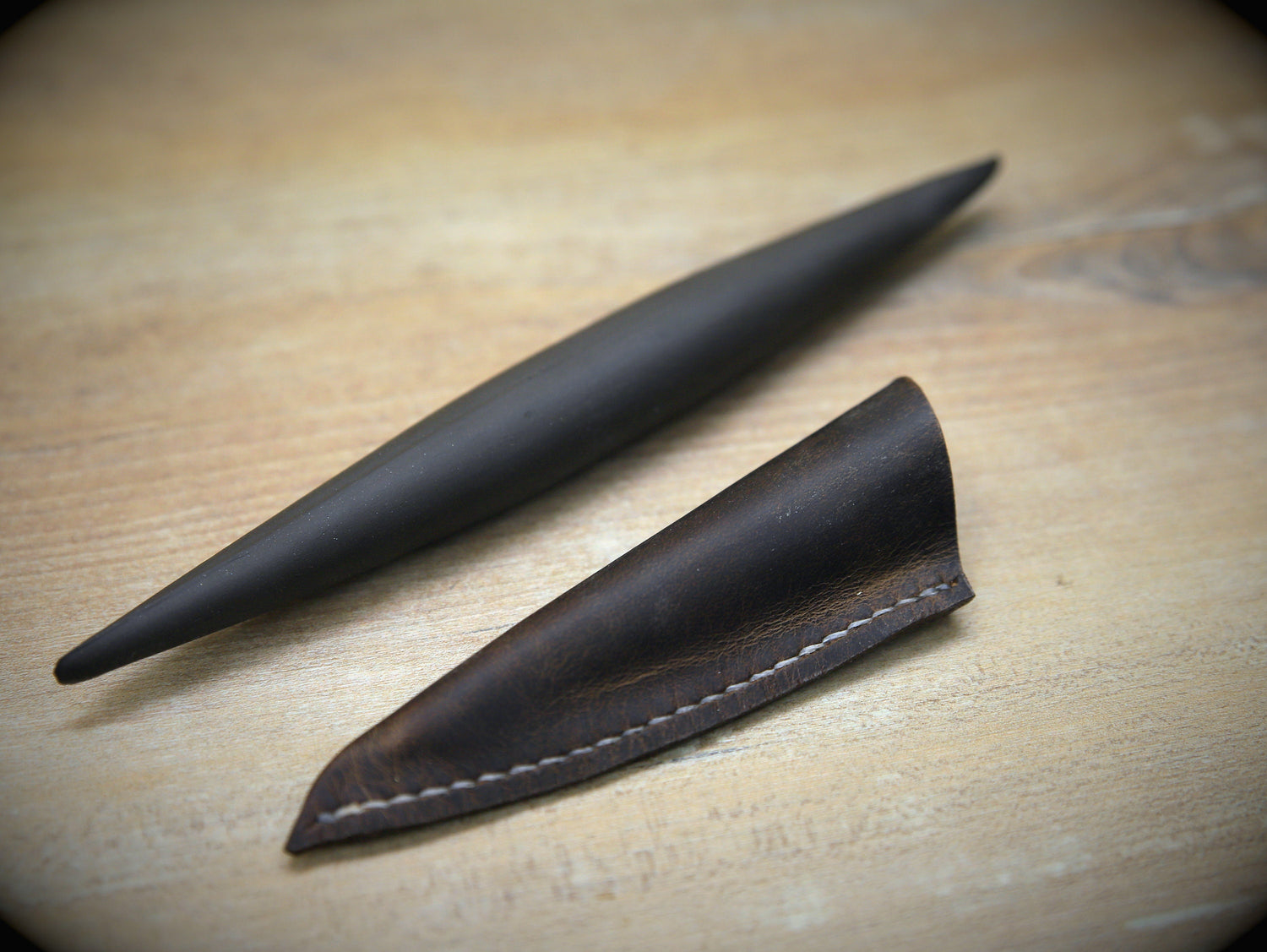 round whetstone (for spoon carvers)