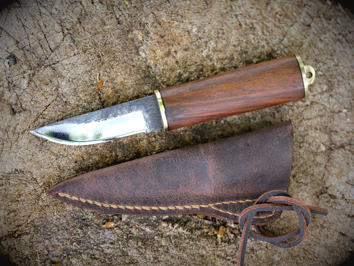 Puukko mit Lederscheide